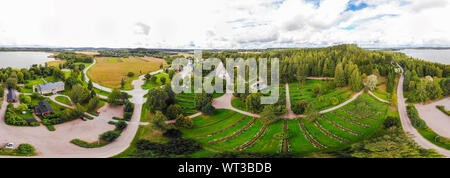 Trois dimensions d'une vue panoramique sur la cité médiévale greystone Église de Sainte Marie à Hollola, Finlande. Banque D'Images