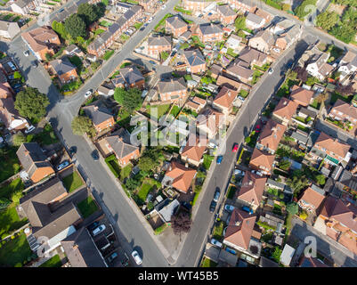 Photo aérienne de l'UK ville connu sous le nom de Pontefract, située à Wakefield West Yorkshire, montrant des quartiers d'habitations typiquement britannique avec des routes et chemins. Banque D'Images