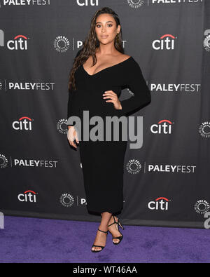 10 septembre 2019, à Beverly Hills, Californie, USA : 10 Septembre, 2019 - Los Angeles, Californie. Shay Mitchell de '''Dollface'' assiste à la Paley Center for Media's 13th Annual PaleyFest Fall TV Previews - Hulu. (Crédit Image : © ZUMA/Bennight Billy sur le fil) Banque D'Images