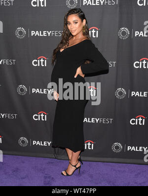 10 septembre 2019, à Beverly Hills, Californie, USA : 10 Septembre, 2019 - Los Angeles, Californie. Shay Mitchell de '''Dollface'' assiste à la Paley Center for Media's 13th Annual PaleyFest Fall TV Previews - Hulu. (Crédit Image : © ZUMA/Bennight Billy sur le fil) Banque D'Images