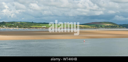 Vue sur l'estuaire de la rivière de chameaux vers Porthilly. Cornwall, England, UK Banque D'Images