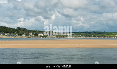 Vue sur l'estuaire de la rivière de chameaux vers Porthilly. Cornwall, England, UK Banque D'Images