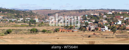 Paysage malgache entre Andasibe et Antsirabe, Madagascar, Afrique Banque D'Images