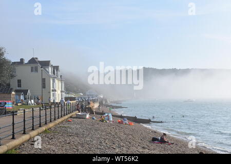 Totland bay dans le brouillard Banque D'Images