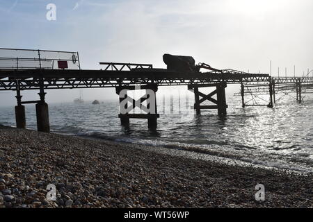 Totland bay dans le brouillard Banque D'Images