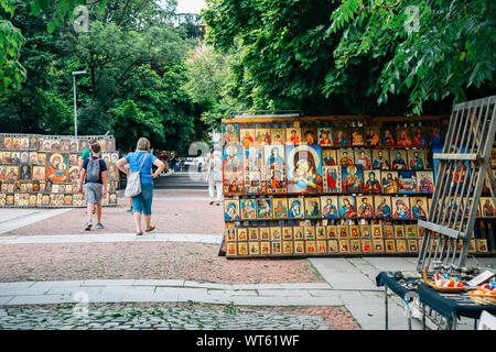 Sofia, Bulgarie - le 4 août 2019 : marché place de la cathédrale Alexandre Nevsky Banque D'Images