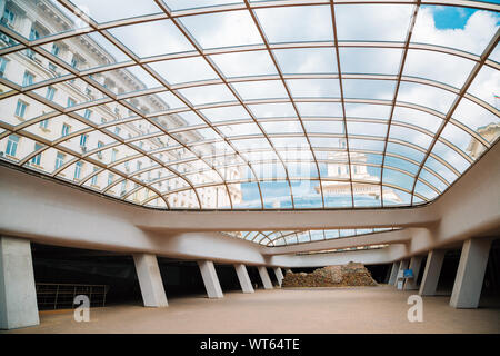 Sofia, Bulgarie - le 4 août 2019 : Ancien complexe Serdica et Largo square bâtiment de l'Assemblée nationale Banque D'Images