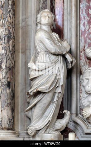 Saint Jean l'Evangéliste statue sur l'autel de Saint Jérôme dans le Saint John the Baptist Church, à Zagreb, Croatie Banque D'Images