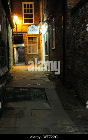 Whip-Ma Whop-Ma--Gate et St. Coeur Passage par nuit, à York, Yorkshire, Angleterre Banque D'Images