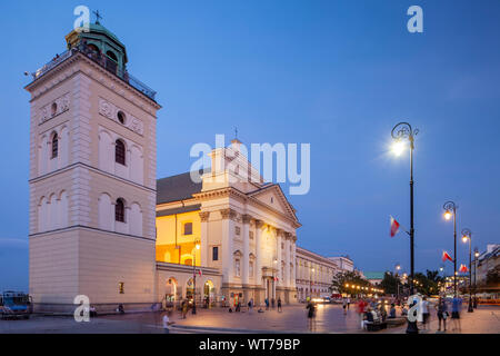 Soir sur Krakowskie Przedmiescie à Varsovie, Pologne. Banque D'Images