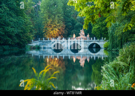 Soirée au Parc des Thermes royaux à Varsovie, Pologne. Banque D'Images