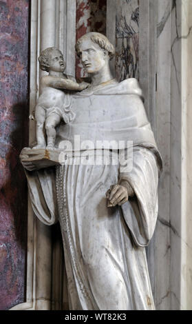Saint Antoine de Padoue statue sur l'autel de Saint François d'assise dans le Saint John the Baptist Church, à Zagreb, Croatie Banque D'Images