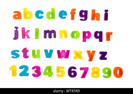 Aimant pour réfrigérateur multicolores en plastique de l'alphabet, des chiffres et des lettres Banque D'Images