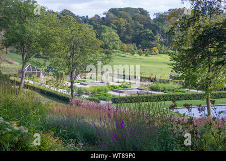 Une vue sur le parc et son grand Newt Victorian potager Banque D'Images