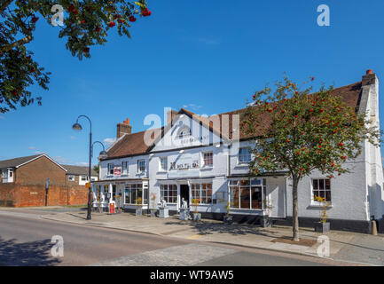 Bâtiment classé historique dans la Rue Dragon maintenant utilisé comme un restaurant, dans la ville de Petersfield, Hampshire, dans le sud de l'Angleterre, Royaume-Uni sur une journée ensoleillée Banque D'Images