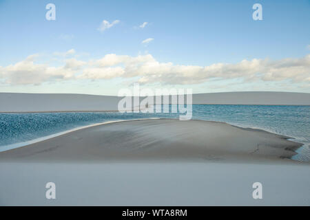 Blue Lake at Parc National Lencois Maranhenses Banque D'Images