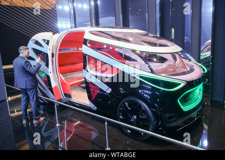 Frankfurt / M, 11 Septembre 2019 : Mercedes Benz vision de l'avenir de la "Vision Urbanetic', l'auto-Conduite de minibus à l'IAA 2019 Exposition internationale de l'automobile, Frankfurt am Main, Allemagne --- Frankfurt/M, 11.Sept.2019 : Mercedes Benz des Zukunftsvision «selbstfahrender Urbanetic Vision', Kleinbus auf der IAA 2019 Exposition internationale de l'automobile, Frankfurt am Main, Allemagne Banque D'Images