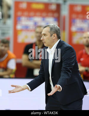 Shanghai, Chine. Sep 11, 2019. Ronen Ginzburg, entraîneur en chef de la République tchèque, réagit au cours du quart de finale entre l'Australie et la République tchèque à la FIBA 2019 Coupe du Monde à Shanghai, la Chine orientale, le 11 septembre 2019. Credit : Ding Ting/Xinhua/Alamy Live News Banque D'Images