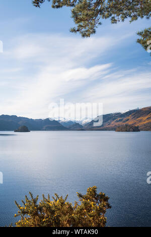 Vue d'un paysage de montagne et lac Derwent Water de Frères Craig près de Keswick dans le Lake District, Cumbria, Angleterre Nord-Ouest Banque D'Images