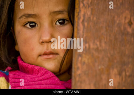 Cute little girl de Leh, Inde du nord Banque D'Images