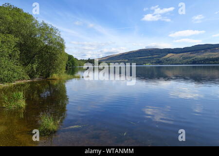 Le Loch Venachar dans Parc national du Loch Lomond et des Trossachs près de la ville de Callander Perthshire Banque D'Images