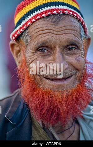 Happy senior man avec barbe teints au henné Banque D'Images