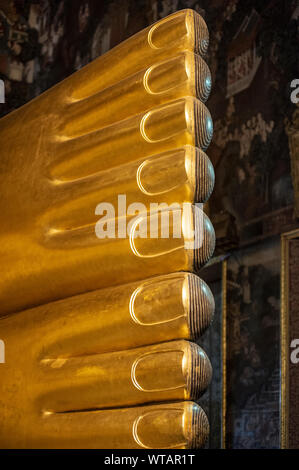 Bouddha couché pieds à Wat Pho (Temple du Bouddha couché) Banque D'Images