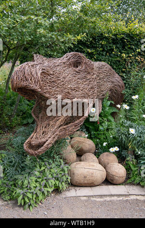 Dinosaure fabriqué à partir de brindilles de saule dans le jardin de RHS Wisley, Angleterre, Royaume-Uni Banque D'Images