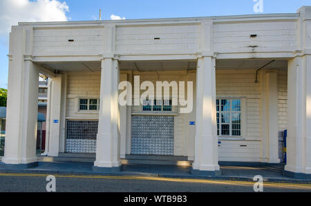 Grand Cayman, îles Caïmans, Nov 2018, façade de l'immeuble du bureau de poste de George Town Banque D'Images