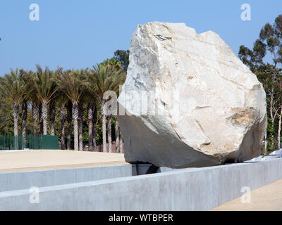 Michael Heizer's Rock au Los Angeles County Museum of Art de Californie Banque D'Images