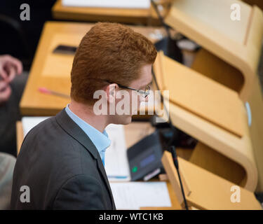 Edinburgh, Royaume-Uni. 5 septembre 2019. Sur la photo : Ross Greer MSP - Ouest de l'Écosse, Affaires étrangères, Éducation et compétences, Culture et médias. Débat du gouvernement écossais : éviter un pas de traiter la sortie de l'UE. Que le Parlement reconnaît que le Royaume-Uni ne devrait en aucun cas quitter l'UE sur un accord de non-base, et condamne la suspension du Premier Ministre du parlement britannique depuis le 9 septembre jusqu'au 14 octobre 2019. Le résultat de la division est : Pour 87, contre 28, abstentions 0. Colin Fisher/CDFIMAGES.COM Banque D'Images