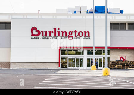 Plymouth Meeting, PA - 1 septembre 2019 : Burlington est un vêtement à prix et détaillant de produits d'accueil et est l'ouverture de ce tout nouveau magasin dans le centre commercial Banque D'Images