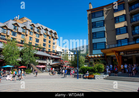 'Whistler, Colombie-Britannique / Canada - 08/07/2019 : Carleton Lodge de Whistler Village hors rues pendant l'été à la passerelle, à la rue, Banque D'Images