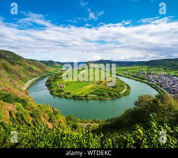 Boucle de la rivière Mosel, Bremm, vallée de la Moselle, Rhénanie-Palatinat, Allemagne Banque D'Images