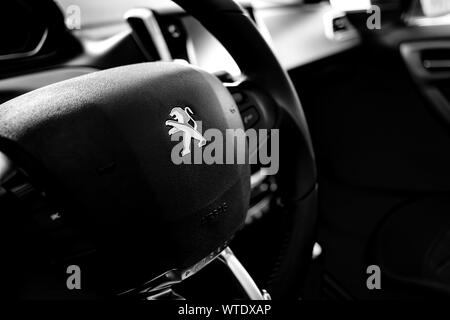 Brasília, District fédéral - le Brésil. Circa, 2019. Photo de l'intérieur d'une Peugeot 208 Griffe 2014 modèle voiture. Banque D'Images