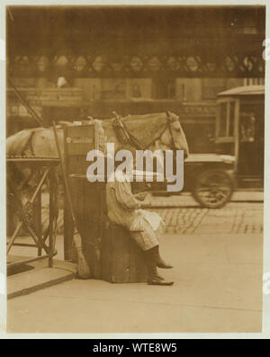 Minnie Paster, 10 ans. Tendant à Bowery & Bond. Les photographies des archives de la Commission nationale sur le travail des enfants (États-Unis) Banque D'Images