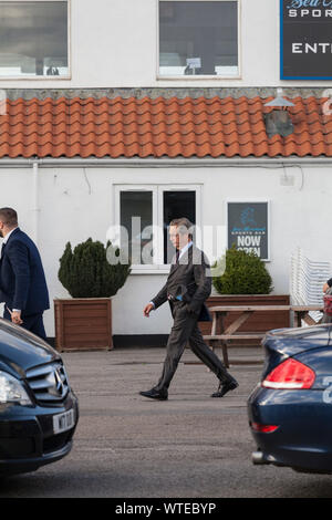 Sedgefield, Stockton on Tees, UK. 11 septembre 2019. La partie Brexit ont été la tenue d'une conférence / rassemblement à Sedgefield hippodrome où Nigel Farage a été l'orateur principal. Il est photographié à l'extérieur de la salle. David Dixon / Alamy Banque D'Images