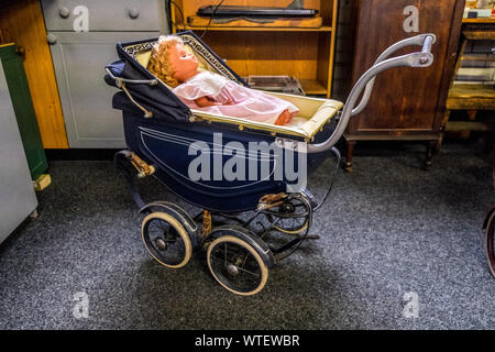 Un jouet pour enfant landau. Banque D'Images