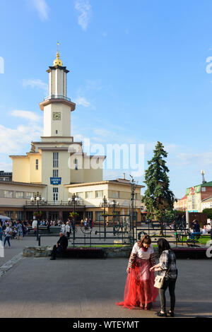 Ivano-Frankivsk : Hôtel de Ville, Hôtel de Ville, la place Rynok (marché) en , Ivano-Frankivsk, Ukraine Banque D'Images