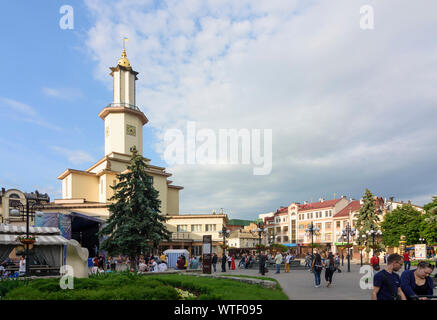 Ivano-Frankivsk : Hôtel de Ville, Hôtel de Ville, la place Rynok (marché) en , Ivano-Frankivsk, Ukraine Banque D'Images