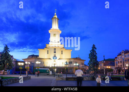 Ivano-Frankivsk : Hôtel de Ville, Hôtel de Ville, la place Rynok (marché) en , Ivano-Frankivsk, Ukraine Banque D'Images