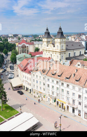 Ivano-Frankivsk : Rynok (marché) Place, la cathédrale de la Sainte Résurrection de , Kiev oblast, Ukraine Banque D'Images