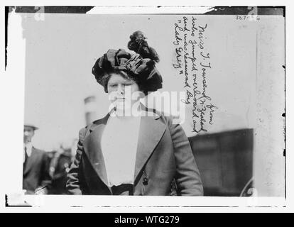 Mlle T. Towsend de N. Zélande qui a sauté par dessus bord et a été sauvé par LADY GREY Banque D'Images