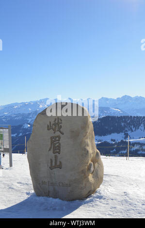 Vue panoramique alipne et la neige vue depuis le Mont Rigi Kulm Kaltbad près de Gersau Suisse Banque D'Images