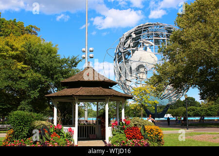 Unisphere est une représentation en acier inoxydable de la Terre, situé à Flushing Meadows-Corona Park, Queens on August 10th, 2019 à New York, USA. (Ph Banque D'Images