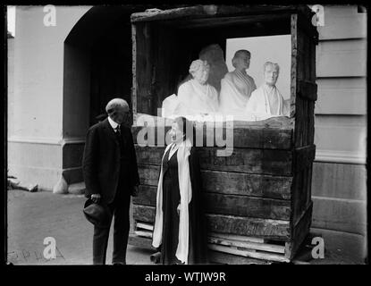 [Portrait Sculpture : Monument de Lucretia Mott, Elizabeth Cady Stanton et Susan B. Anthony, dans la caisse, U.S. Capitol, Washington, D.C.] ; Banque D'Images