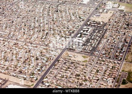Vue aérienne de la prolifération des banlieues à Phoenix, Arizona Banque D'Images