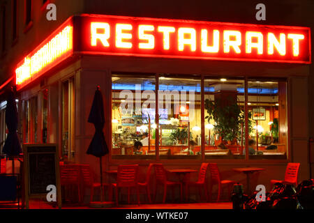 Tom's Restaurant, qui a été l'extérieur utilisé couramment dans les épisodes de Seinfeld, c'est un des plus reconnus en diners Upper West Side, Manhattan sur août Banque D'Images