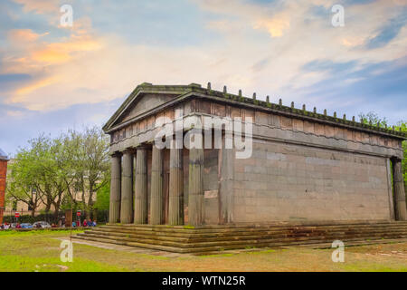 Liverpool, Royaume-Uni - 16 mai 2018 : Ancien Chaple de Saint Jame's Cemetery par John Foster de la cathédrale de Liverpool, l'Oratoire mémorial du 19e siècle maisons sculptu Banque D'Images