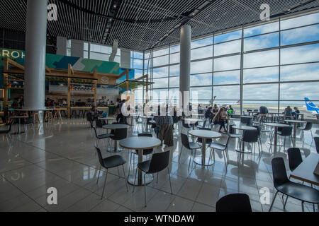 Auckland International Airport Terminal shopping et repas. Banque D'Images